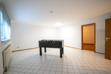 Modernes Reihenendhaus in ruhiger Feldrandlage von Babenhausen mit Garage, Garten und Carport! - Hobbyraum KG (639298)