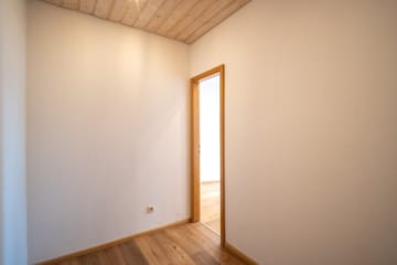 Modernes Reihenendhaus in ruhiger Feldrandlage von Babenhausen mit Garage, Garten und Carport! - Begehbarer Kleiderschrank OG (639284)