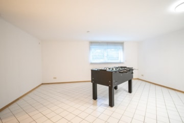 Modernes Reihenendhaus in ruhiger Feldrandlage von Babenhausen mit Garage, Garten und Carport! - Hobbyraum KG (639297)