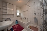DIETZ: Doppelhaushälfte in ruhiger Wohnlage von Groß-Zimmern! - Tageslichtbadezimmer