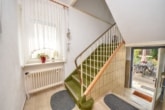 DIETZ: Freiwerdendes 2-Familienhaus mit Garten, Keller und viel Platz in beliebter Lage Schaafheims! - Treppenhaus