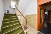 DIETZ: Freiwerdendes 2-Familienhaus mit Garten, Keller und viel Platz in beliebter Lage Schaafheims! - Treppenhaus