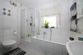 DIETZ: Moderne 4-Zimmerwohnung mit Einbauküche, Balkon und PKW-Stellplatz! - TGL-Bad mit Wanne und Dusche