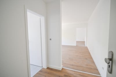 DIETZ: Souterrainwohnung im energetisch sanierten 7-Familienhaus – Nähe Godelsberg und Waldrand! - Flurbereich (702779)