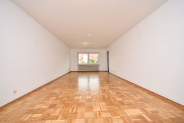 Gepflegtes 3 FH in Groß-Zimmern – 1 Wohnung sofort beziehbar – Garten und 2 Garagen – ruhige Lage - Wohnzimmer 1. OG (640291)