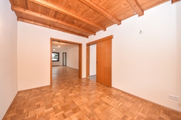 Gepflegtes 3 FH in Groß-Zimmern – 1 Wohnung sofort beziehbar – Garten und 2 Garagen – ruhige Lage - Esszimmer EG (640296)