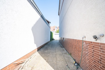 Gepflegtes 3 FH in Groß-Zimmern – 1 Wohnung sofort beziehbar – Garten und 2 Garagen – ruhige Lage - Hofeinfahrt (640320)