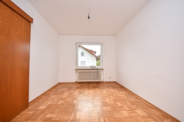 Gepflegtes 3 FH in Groß-Zimmern – 1 Wohnung sofort beziehbar – Garten und 2 Garagen – ruhige Lage - Esszimmer 1. OG (640305)