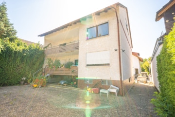 Gepflegtes 3 FH in Groß-Zimmern – 1 Wohnung sofort beziehbar – Garten und 2 Garagen – ruhige Lage - Außenansicht (640282)