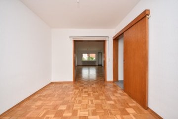 Gepflegtes 3 FH in Groß-Zimmern – 1 Wohnung sofort beziehbar – Garten und 2 Garagen – ruhige Lage - Essbereich 1. OG (640306)