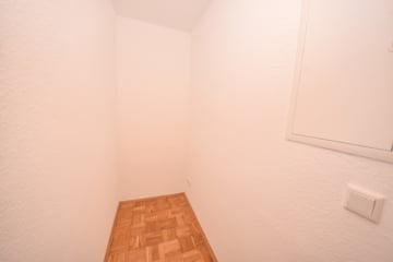 Gepflegtes 3 FH in Groß-Zimmern – 1 Wohnung sofort beziehbar – Garten und 2 Garagen – ruhige Lage - Abstellraum EG (640300)