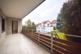 überdachter Balkon EG - Gepflegtes 3 FH in Groß-Zimmern – 1 Wohnung sofort beziehbar – Garten und 2 Garagen – ruhige Lage