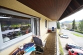 DIETZ: Freie 2-Zimmer-Eigentumswohnung mit großem Balkon im ersten Obergeschoss mit Blick über Höchst! - Balkon