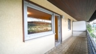 DIETZ: Freie 2-Zimmer-Eigentumswohnung mit großem Balkon mit Blick über Höchst! - große überdachte Terrasse