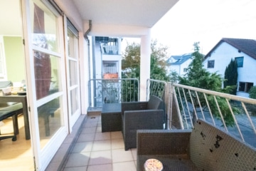 DIETZ: Gepflegte 2 Zimmerwohnung mit Balkon, Tiefgaragenstell. in ruhiger Lage Rodgau Hainhausen! - Überdachter Balkon (649875)