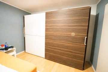 DIETZ: Gepflegte 2 Zimmerwohnung mit Balkon, Tiefgaragenstell. in ruhiger Lage Rodgau Hainhausen! - Schlafzimmerschrank (649869)