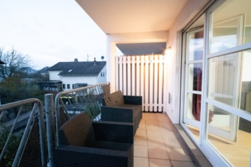 DIETZ: Gepflegte 2 Zimmerwohnung mit Balkon, Tiefgaragenstell. in ruhiger Lage Rodgau Hainhausen! - Überdachter Balkon (649876)