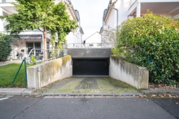 DIETZ: Gepflegte 2 Zimmerwohnung mit Balkon, Tiefgaragenstell. in ruhiger Lage Rodgau Hainhausen! - Garagenzufahrt (649883)