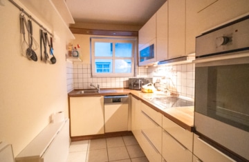 DIETZ: Gepflegte 2 Zimmerwohnung mit Balkon, Tiefgaragenstell. in ruhiger Lage Rodgau Hainhausen! - Küche (649870)
