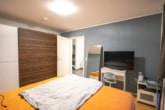 Schlafzimmer - DIETZ: Gepflegte 2 Zimmerwohnung mit Balkon, Tiefgaragenstell. in ruhiger Lage Rodgau Hainhausen!