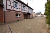 Wohnhaus - DIETZ: Geräumiges 1-2 Familienhaus mit großem Grundstück, Nebengebäude und Doppelgarage!