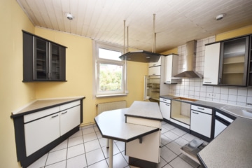 DIETZ: Geräumiges 1-2 Familienhaus mit großem Grundstück, Nebengebäude und Doppelgarage! - Küche OG (640820)