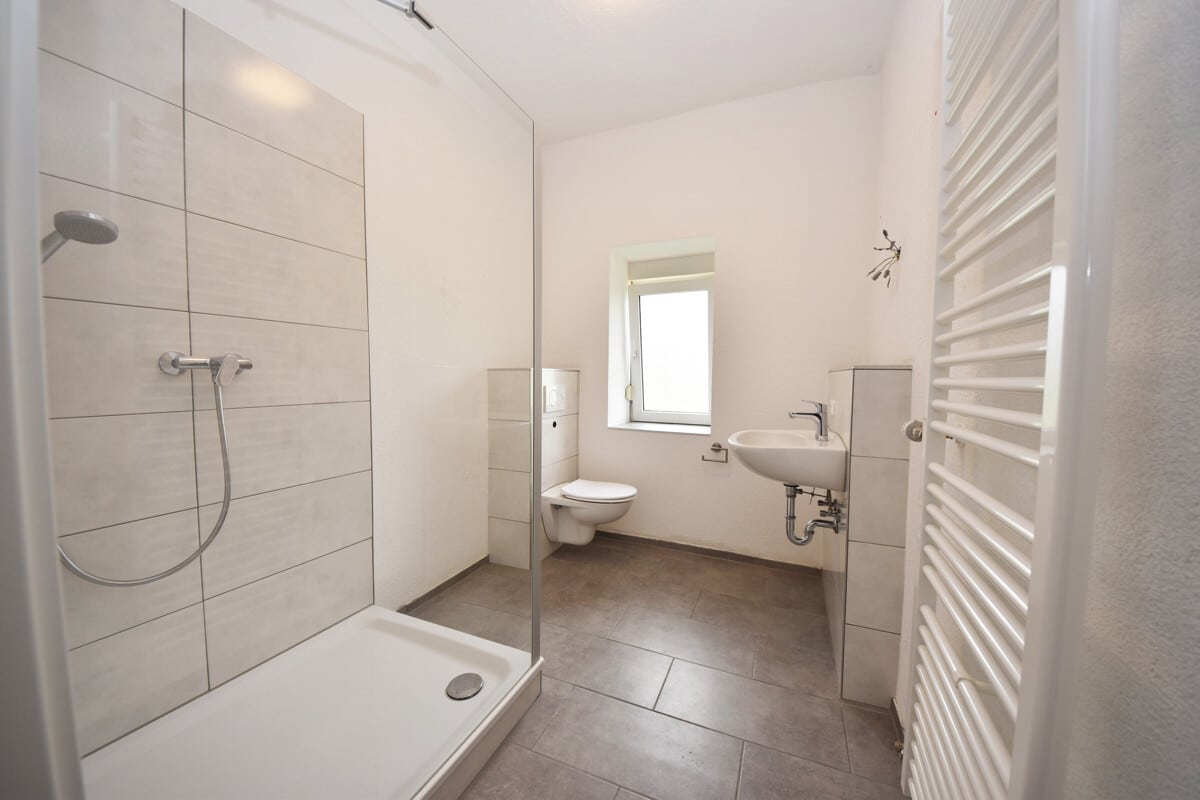 EG modernes Duschbad