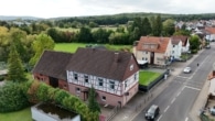 Luftbild - DIETZ: Geräumiges 1-2 Familienhaus mit großem Grundstück, Nebengebäude und Doppelgarage!