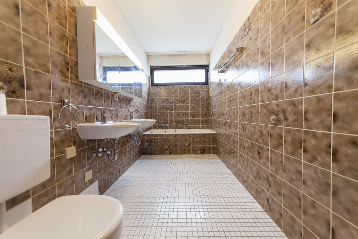 TGL-Bad mit Wanne und Dusche