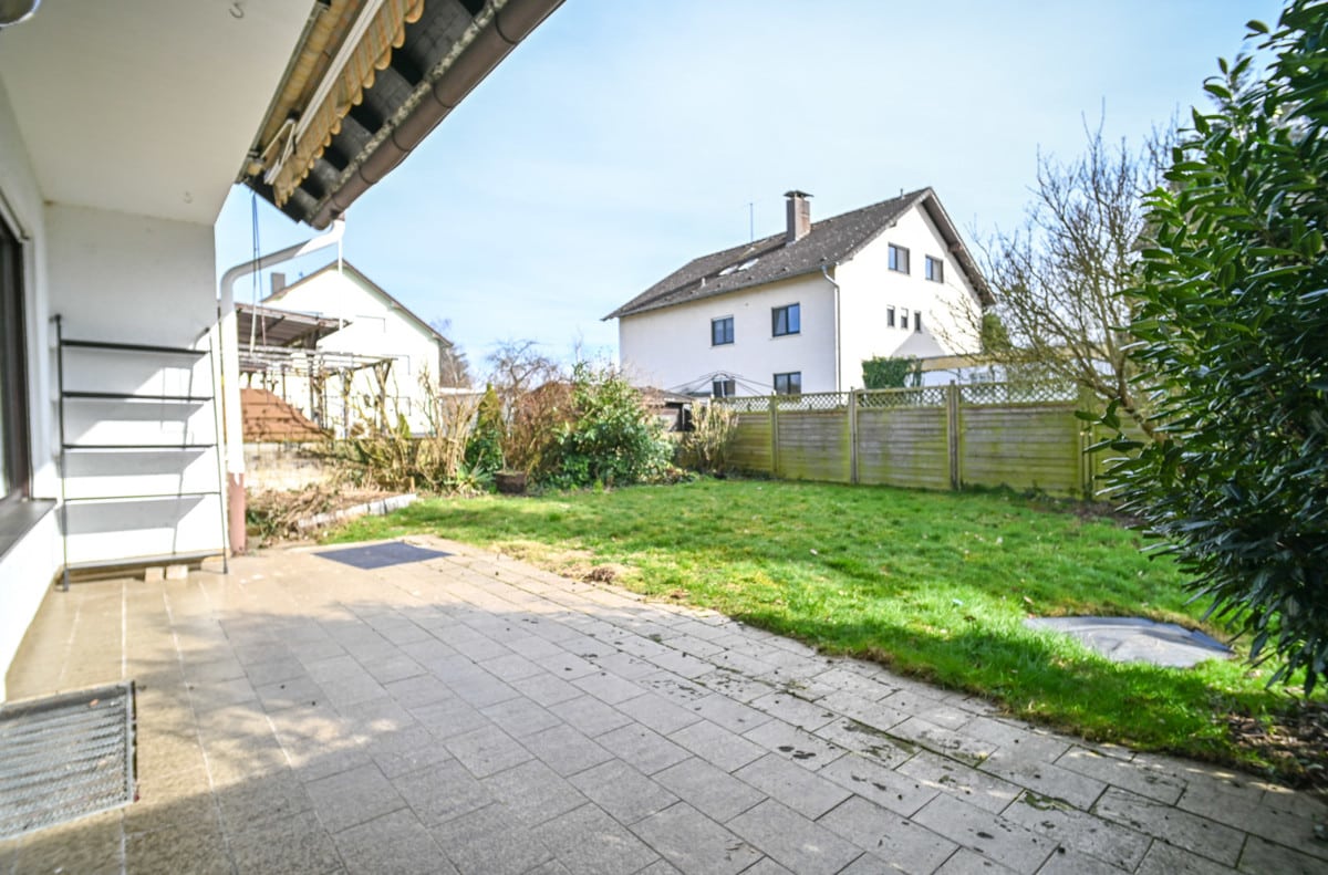 teilüberdachte Terrasse