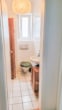 Gäste-WC - DIETZ: 3-Zimmerwohnung im Erdgeschoss mit zwei TG-Stellplätzen und Kellerraum!