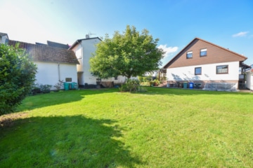 DIETZ: SANIERTE 4-Zimmer-Wohnung – 1. Obergeschoss im 2-Familienhaus! 1/2 Garage + 2 PKW-Außenplätze - Gartennutzung nach Absprache (645443)