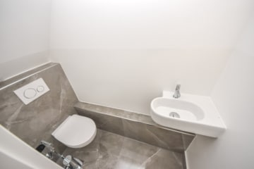 DIETZ: SANIERTE 4-Zimmer-Wohnung – 1. Obergeschoss im 2-Familienhaus! 1/2 Garage + 2 PKW-Außenplätze - Gäste-WC (645438)