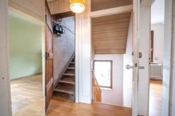 DIETZ: 2-FH mit Nebengebäude, Keller und Hofbereich in Rodgau-Weiskirchen! WEG-Teilung! - Flur OG (638090)