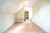 Schlafzimmer 4 OG - Großzügiges 2-Familienhaus mit Nebengebäude, Keller und Hofbereich in Rodgau-Weiskirchen!