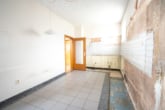 Küche EG - Großzügiges 2-Familienhaus mit Nebengebäude, Keller und Hofbereich in Rodgau-Weiskirchen!
