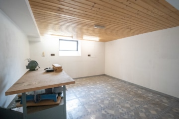 DIETZ: 2-FH mit Nebengebäude, Keller und Hofbereich in Rodgau-Weiskirchen! WEG-Teilung! - Abstellraum 1 KG (638096)