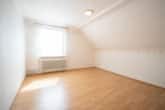 Schlafzimmer 3 OG - Großzügiges 2-Familienhaus mit Nebengebäude, Keller und Hofbereich in Rodgau-Weiskirchen!