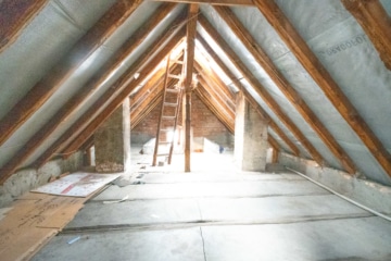 DIETZ: 2-FH mit Nebengebäude, Keller und Hofbereich in Rodgau-Weiskirchen! WEG-Teilung! - Dachboden (638093)