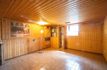 DIETZ: 2-FH mit Nebengebäude, Keller und Hofbereich in Rodgau-Weiskirchen! WEG-Teilung! - Hobby- Abstellraum KG (638098)