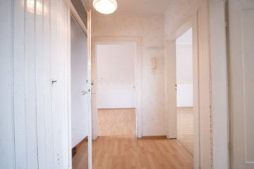 DIETZ: 2-FH mit Nebengebäude, Keller und Hofbereich in Rodgau-Weiskirchen! WEG-Teilung! - Flur OG (638091)