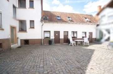 DIETZ: 2-FH mit Nebengebäude, Keller und Hofbereich in Rodgau-Weiskirchen! WEG-Teilung! - Außenansicht (638114)