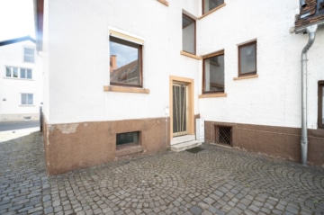 DIETZ: 2-FH mit Nebengebäude, Keller und Hofbereich in Rodgau-Weiskirchen! WEG-Teilung! - Eingangsbereich (638065)