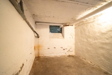 DIETZ: 2-FH mit Nebengebäude, Keller und Hofbereich in Rodgau-Weiskirchen! WEG-Teilung! - Heizungsraum KG (638102)