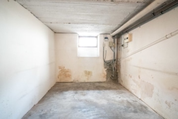 DIETZ: 2-FH mit Nebengebäude, Keller und Hofbereich in Rodgau-Weiskirchen! WEG-Teilung! - Abstellraum 2 KG (638099)