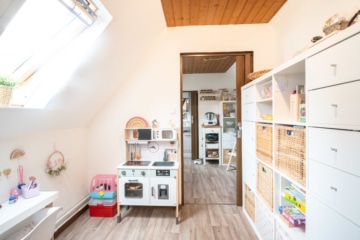 DIETZ: 2-FH mit Nebengebäude, Keller und Hofbereich in Rodgau-Weiskirchen! WEG-Teilung! - Diele NG (638108)