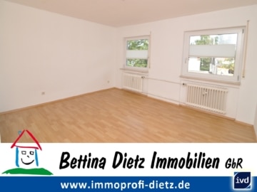 DIETZ: Helle 4 Zimmerwohnung mit Garage, 64807 Dieburg, Etagenwohnung