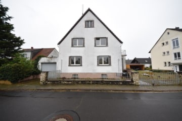 DIETZ: Top-Wohnlage 2-Familienhaus-Sanierungshaus + weitere Bebauung im hinteren Bereich möglich! - Außenansicht (641765)