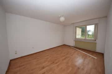 DIETZ: Top-Wohnlage 2-Familienhaus-Sanierungshaus + weitere Bebauung im hinteren Bereich möglich! - Schlazimmer 2 von 2 EG (641771)