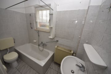 DIETZ: Top-Wohnlage 2-Familienhaus-Sanierungshaus + weitere Bebauung im hinteren Bereich möglich! - Tageslichtbad EG (641772)